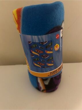 Hot wheels fleece soft blanket 40x50 new